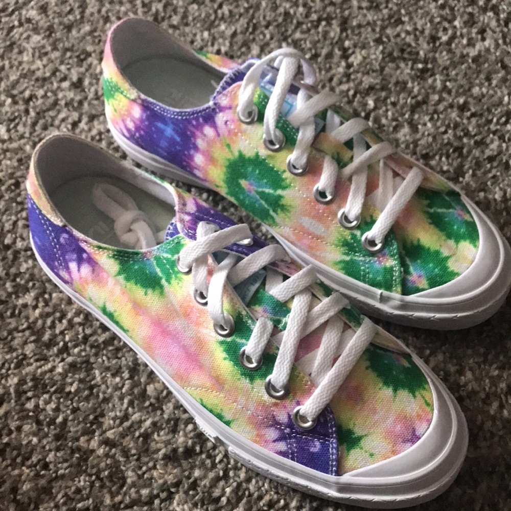 Womens FILA Tie-Dye Sneakers 8M NEW